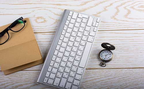报名自考后是否要到学校进行上课？考什么？