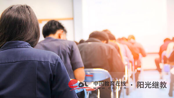 在职人员选自考本科还是成考本科？报名流程是什么？