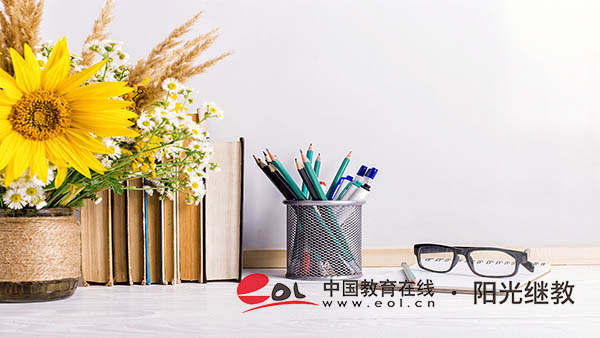 自考大专可以在学校报名吗？怎么自己报考？